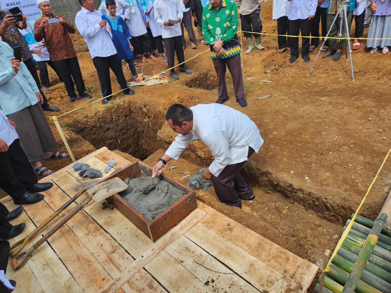 Peletakan Batu Pertama Pembangunan Masjid Pondok Pesantren Ar Rahman Dewan Da’wah Sukabumi